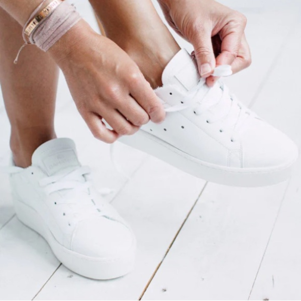 Women’s vegan white sneakers size 6